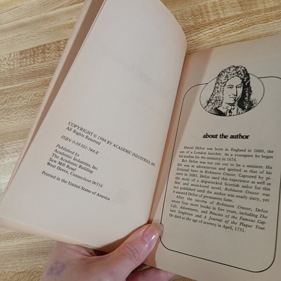 Robinson Crusoe Daniel Defoe 1984 B&W Pocket Classics Comic Paperback Vintage - Picture 6 of 8